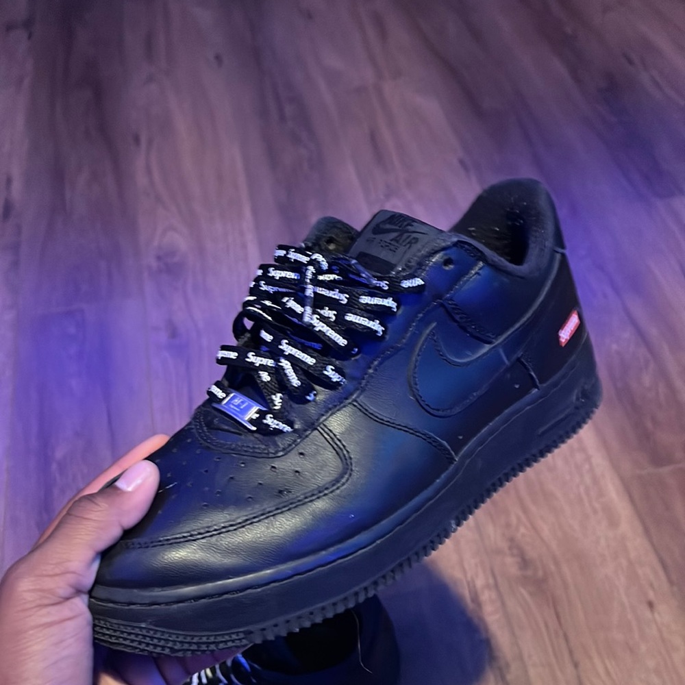 Used black supreme forces are in very good condition comes with crease protector